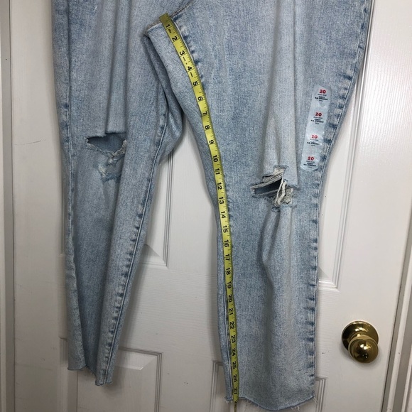 Old Navy Cotton Blend High Rise Curvy OG Straight Ripped Raw Hem Light Jeans 20 - Picture 6 of 15